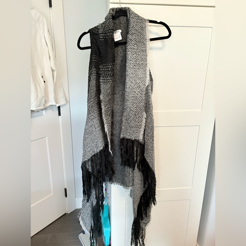 Ricki's Charcoal and Black Patterned Vest